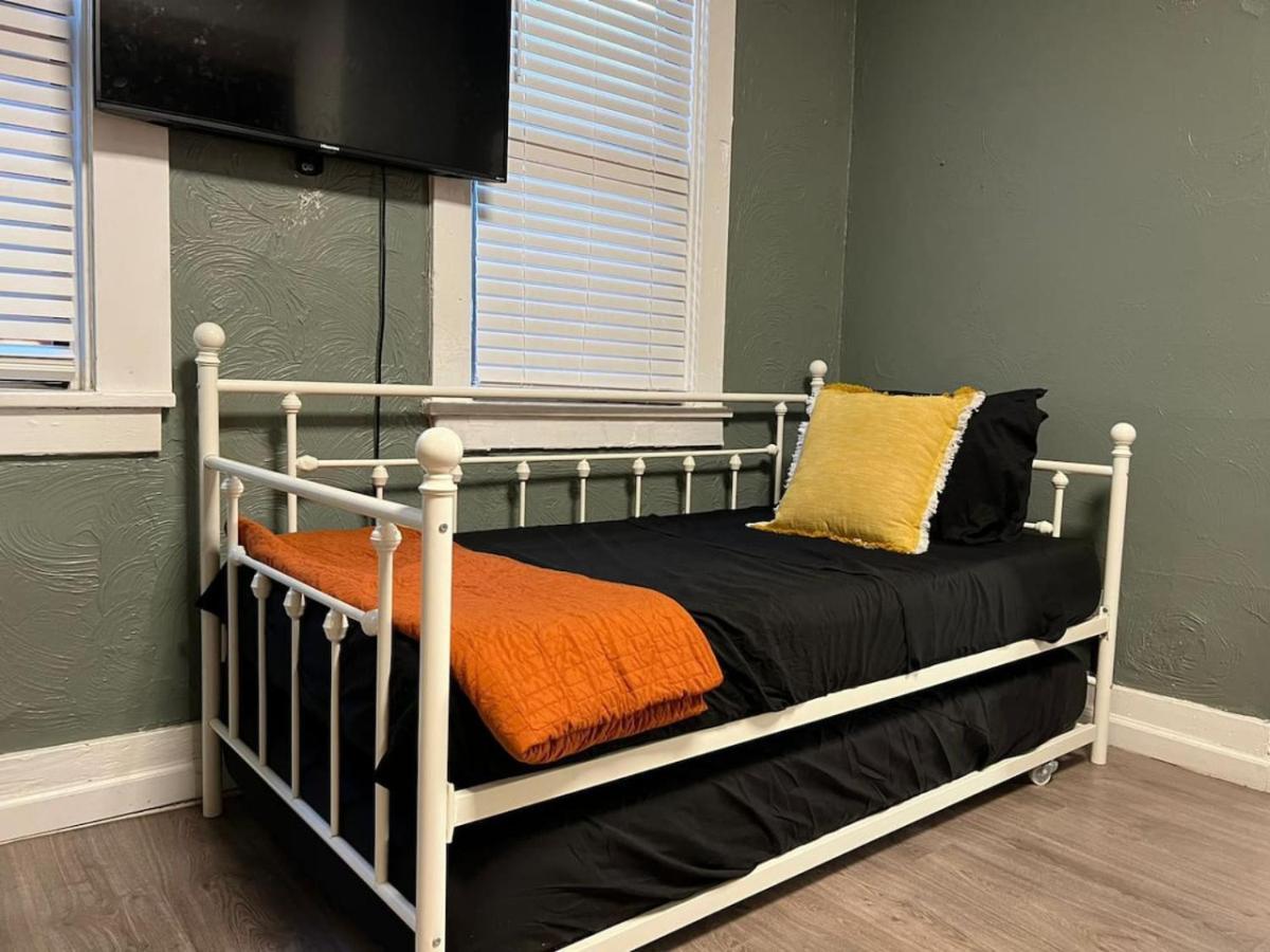 Sleeps Up To 10 Large With 6 Beds Wifi * Pittsburgh