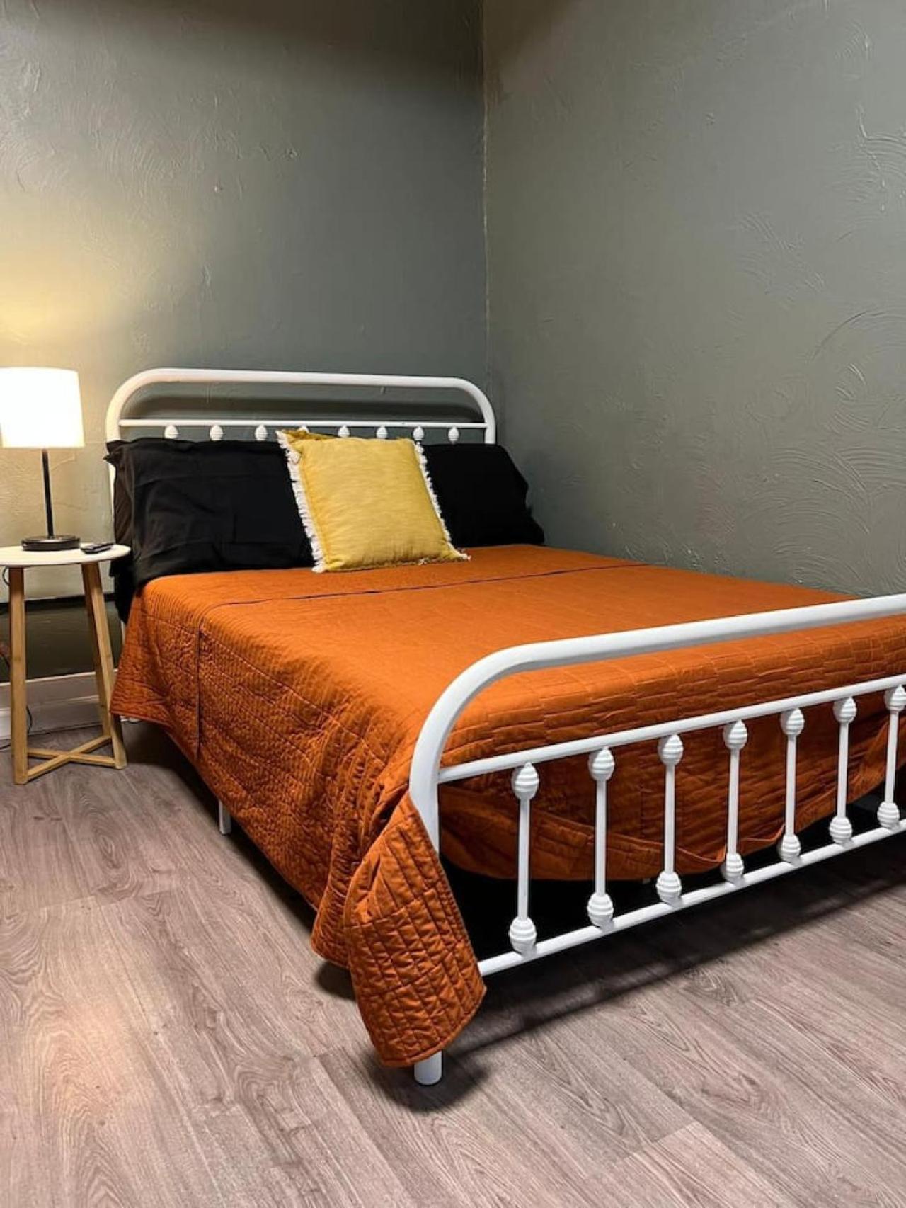 Sleeps Up To 10 Large With 6 Beds Wifi